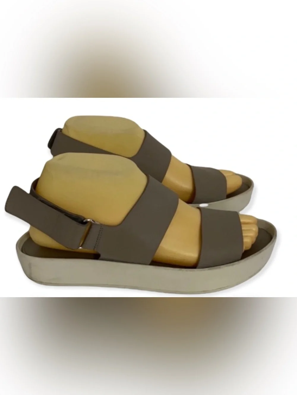 Authentic Vince grey leather designer sandals Sz 7